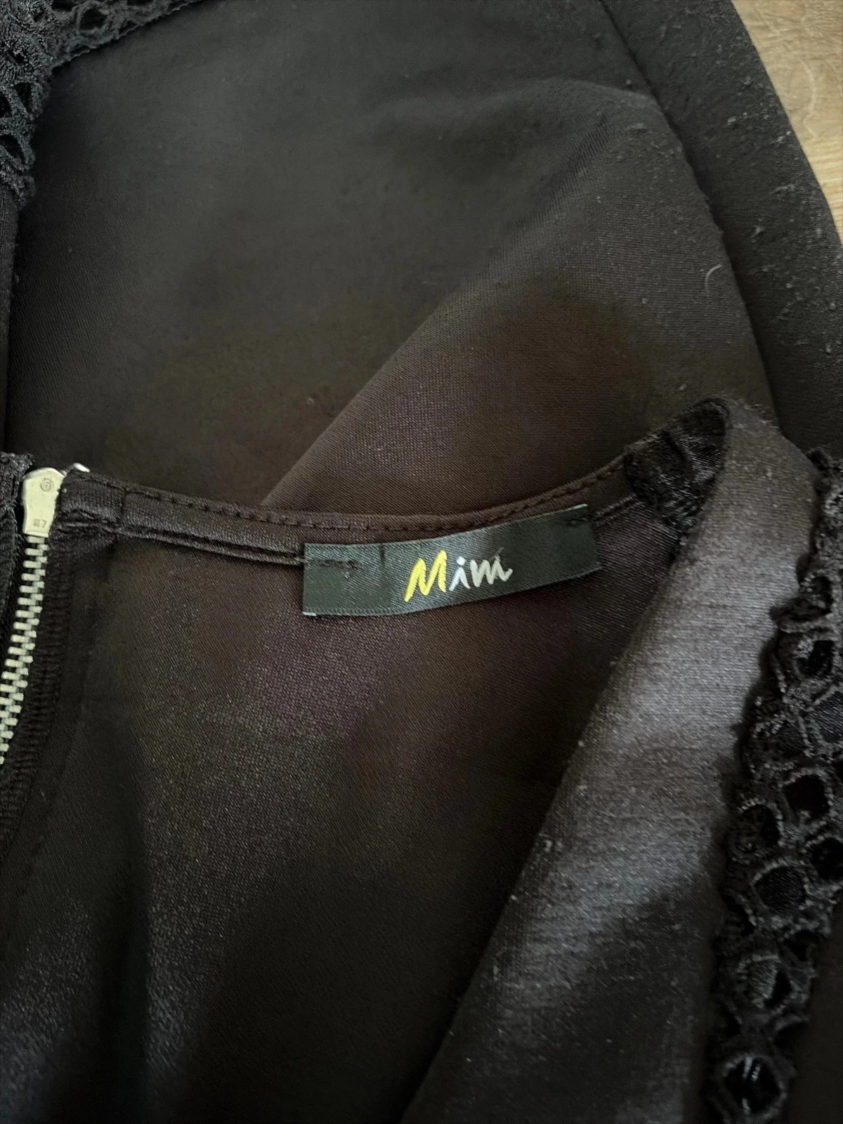 Zwart mouwenloos jurkje – photo 3